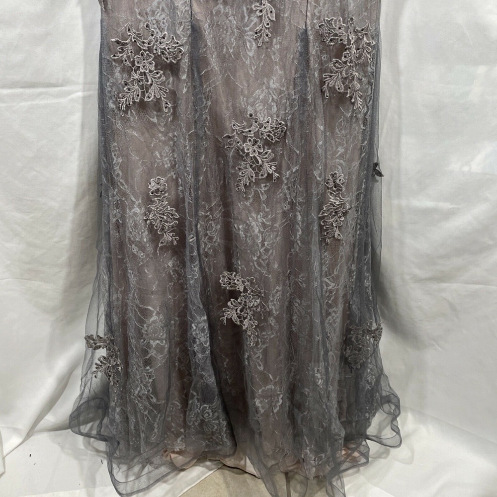 NEW $598 LA FEMME [‎ 4 ] Off the Shoulder Lace Mermaid Gown in Grey/Pink - Picture 9 of 12